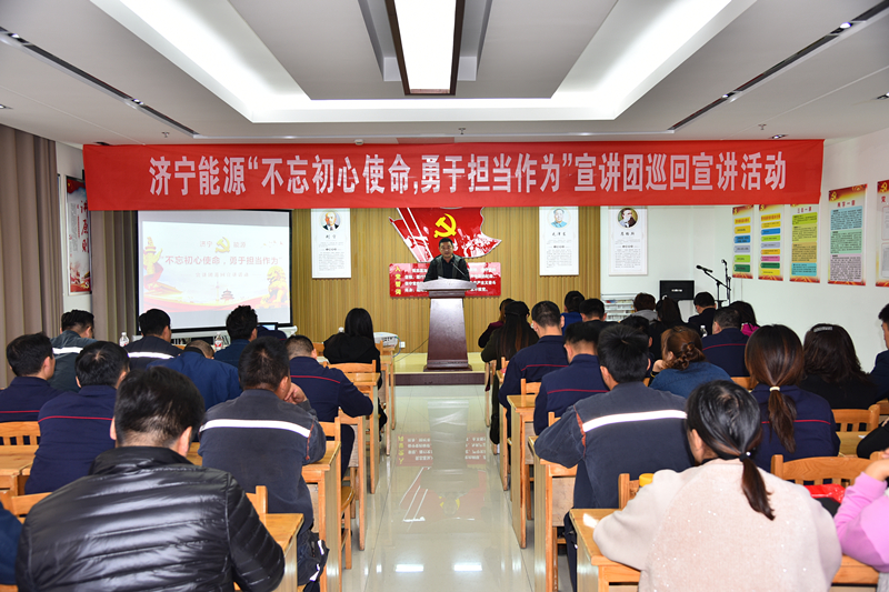 运转工区职工王玉珠在宣讲会上分享工作心得