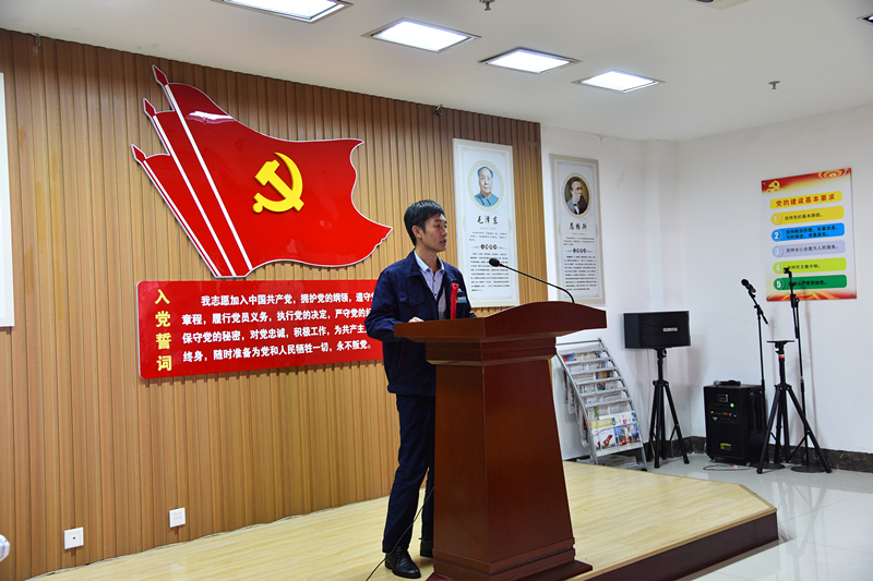 洗煤厂厂长李衬义在宣讲会上与职工分享工作体会